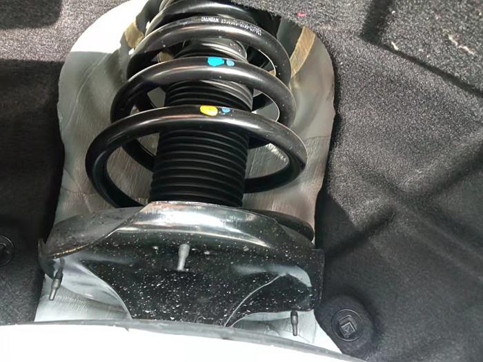 汽車后減震器