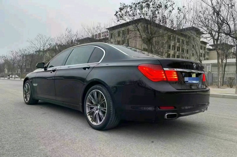 保定12年宝马7系7