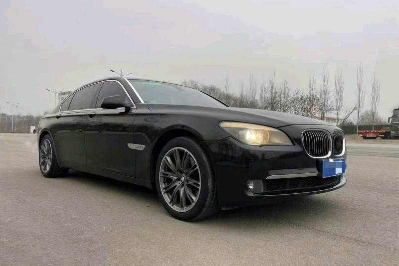 保定12年宝马7系8