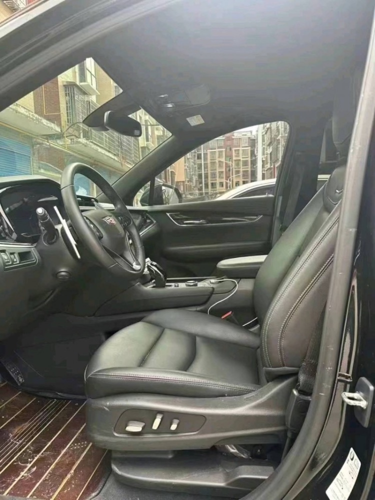成都21年凯迪拉克XT61