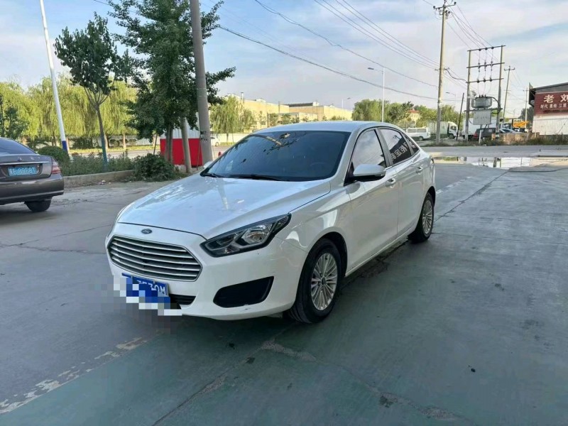 保定18年福特福睿斯1
