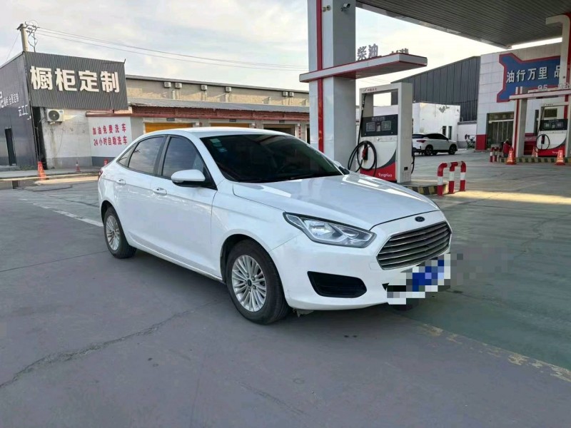 保定18年福特福睿斯2