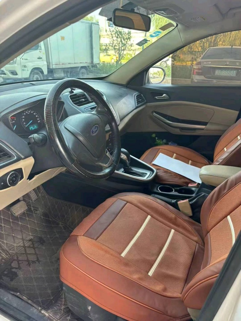 保定18年福特福睿斯3