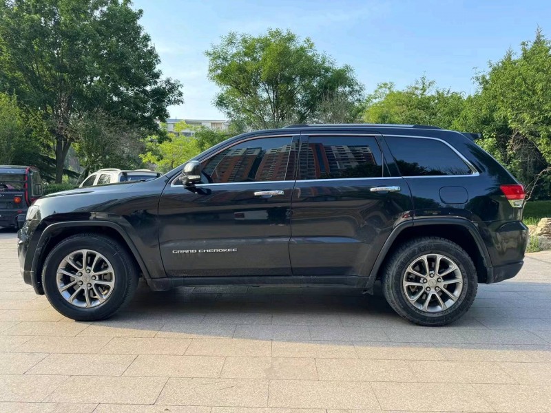 邢台15年Jeep大切诺基4