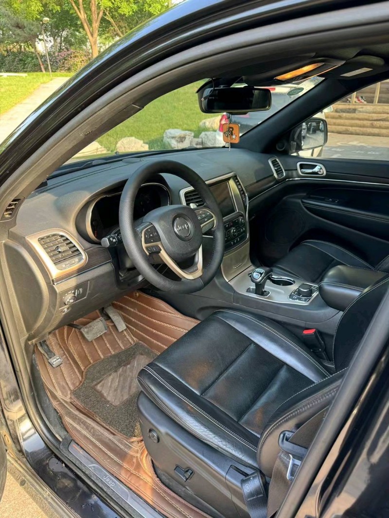 邢台15年Jeep大切诺基5