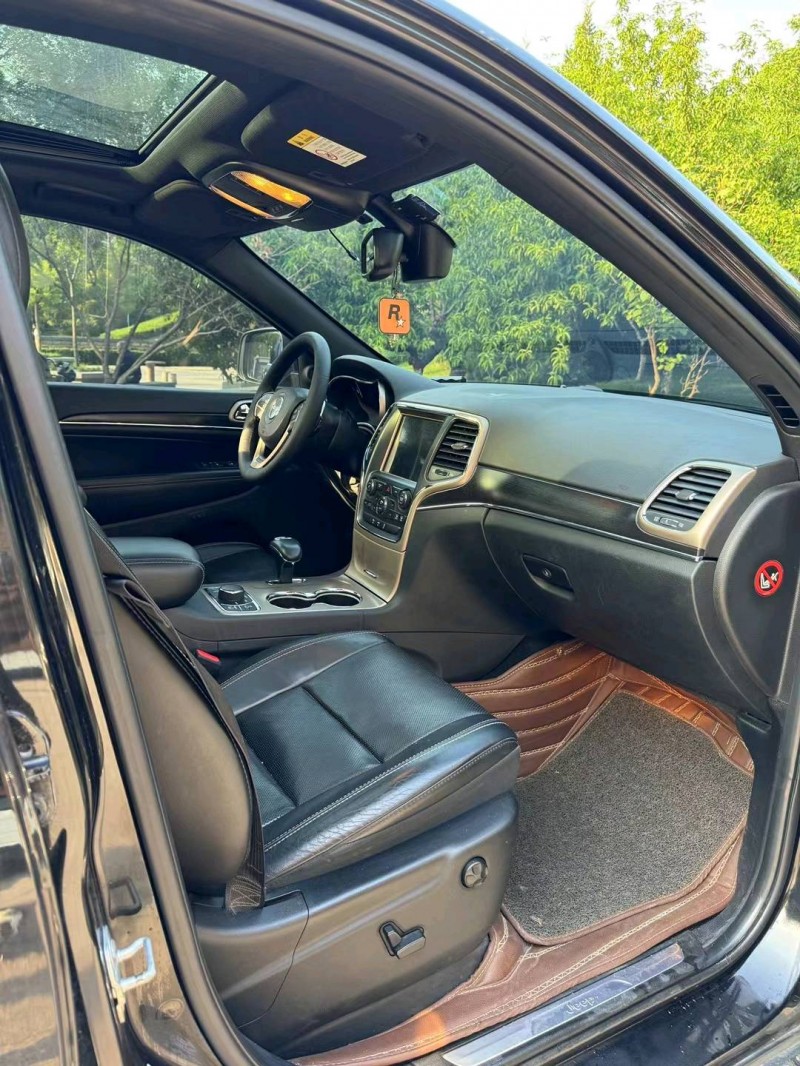 邢台15年Jeep大切诺基7