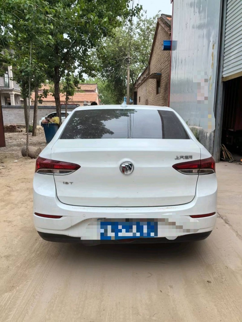 菏泽19年别克英朗8