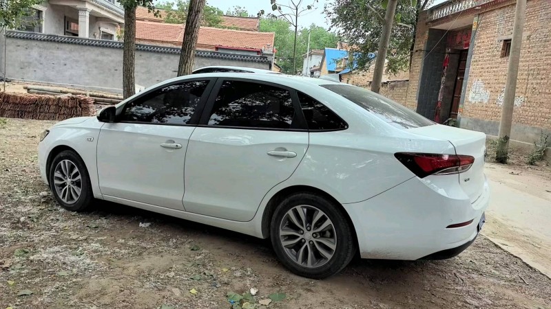 菏泽19年别克英朗9