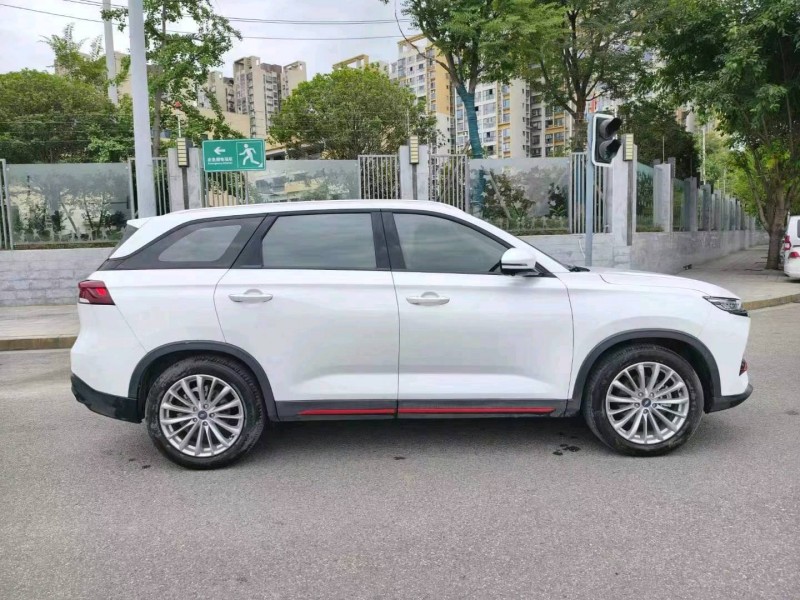 成都22年长安汽车欧尚8