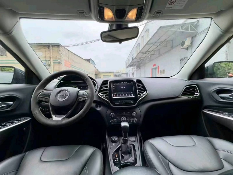 佛山19年Jeep自由光5