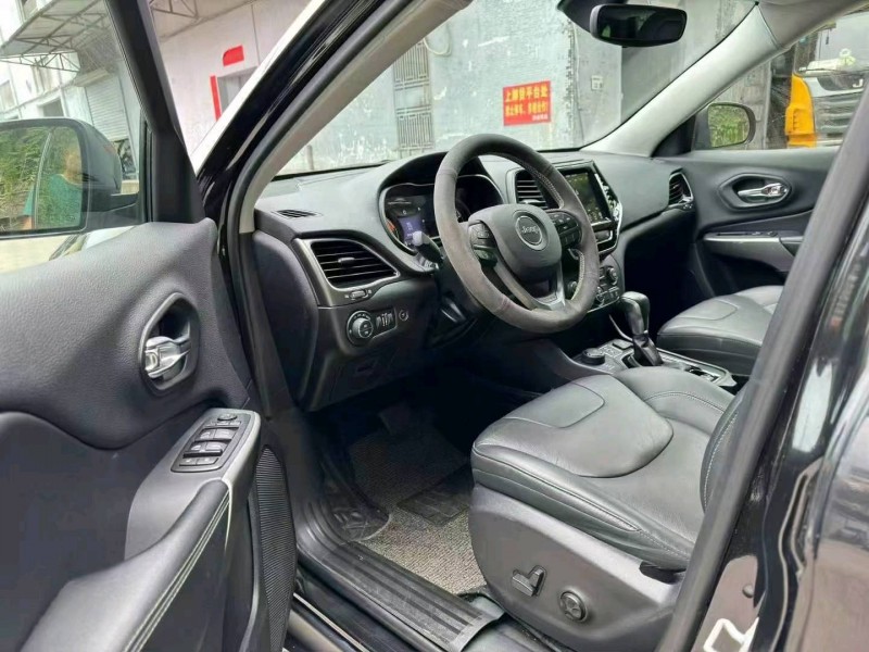 佛山19年Jeep自由光6