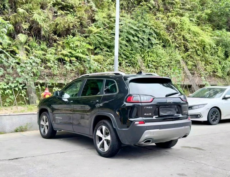 佛山19年Jeep自由光8