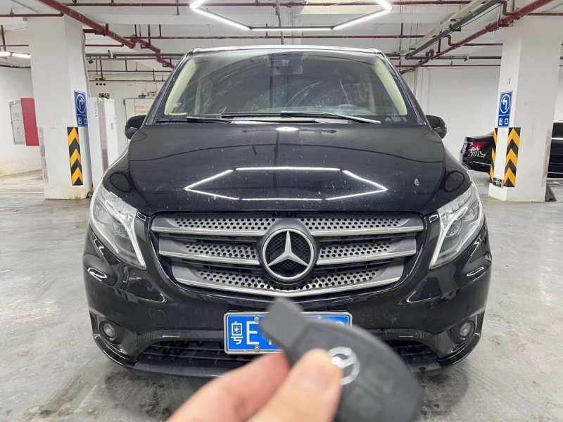 佛山21年奔驰威霆1