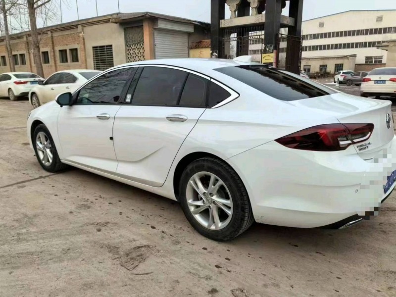 保定21年别克君威8