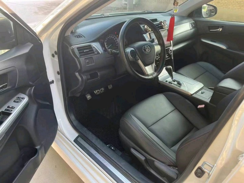 保定14年丰田凯美瑞6