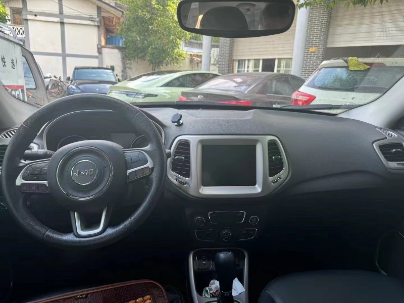 重庆20年Jeep指南者8