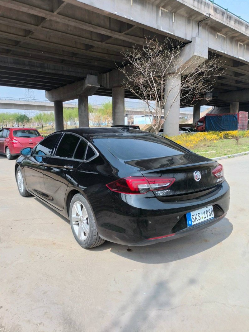 青岛20年别克君威7