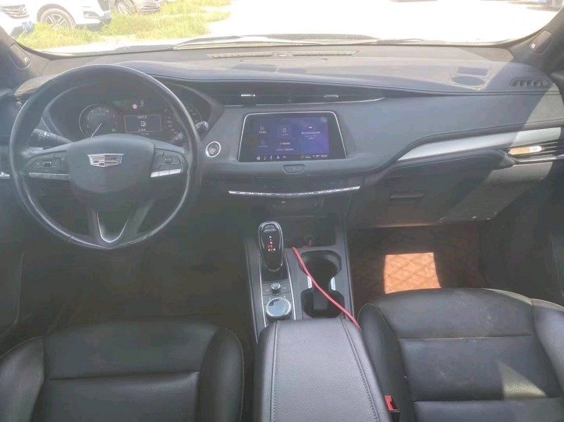 海北20年凱迪拉克XT43