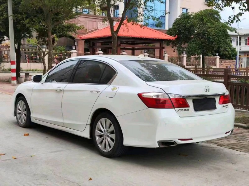 汕头14年本田雅阁4