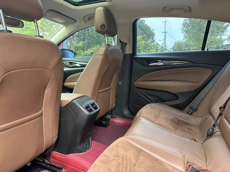 徐州19年别克君威5