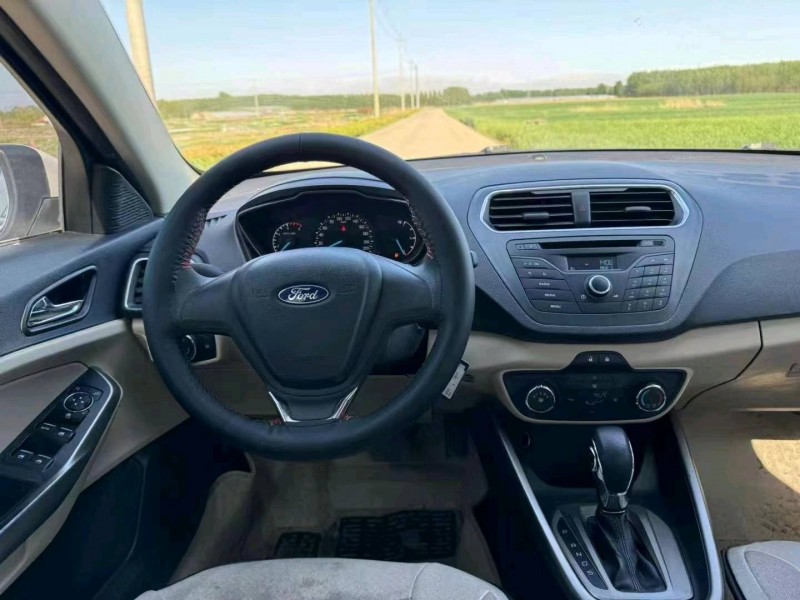 青岛15年福特福睿斯5