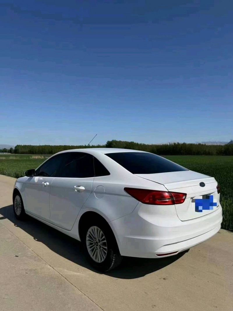 青岛15年福特福睿斯8