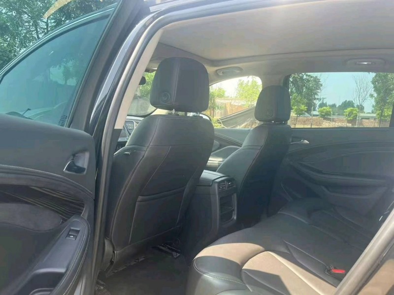 保定20年别克昂科威8