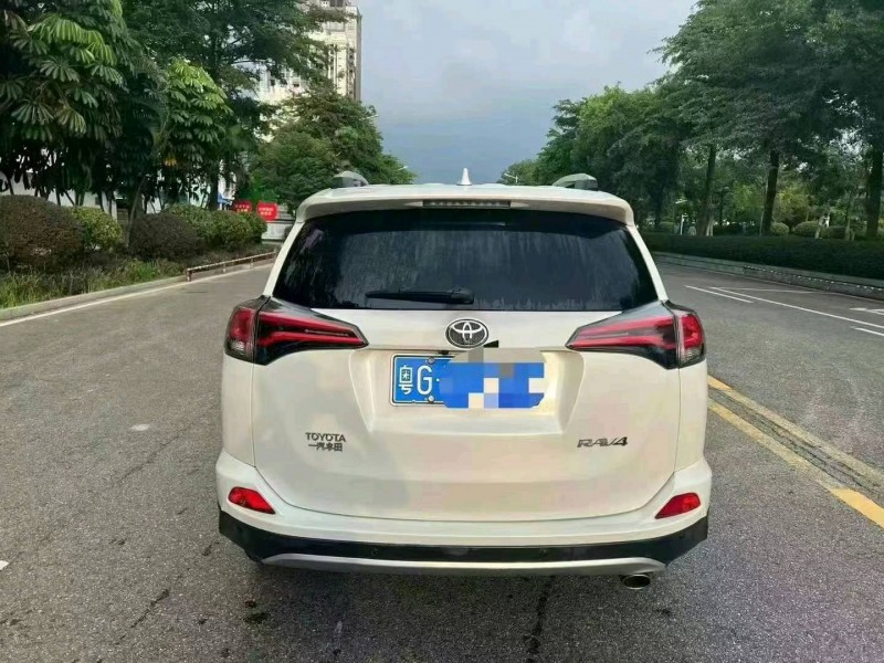 汕头18年丰田RAV4荣放9