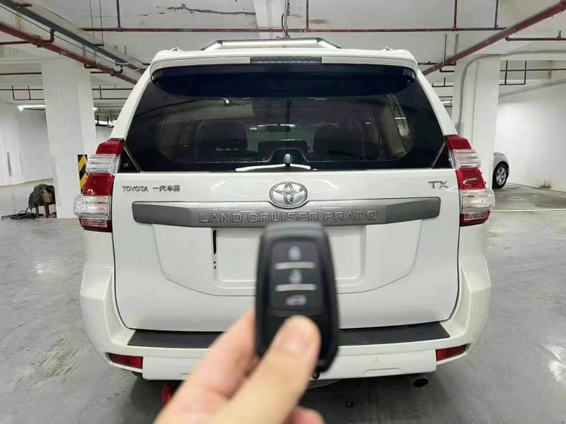 佛山17年丰田普拉多9