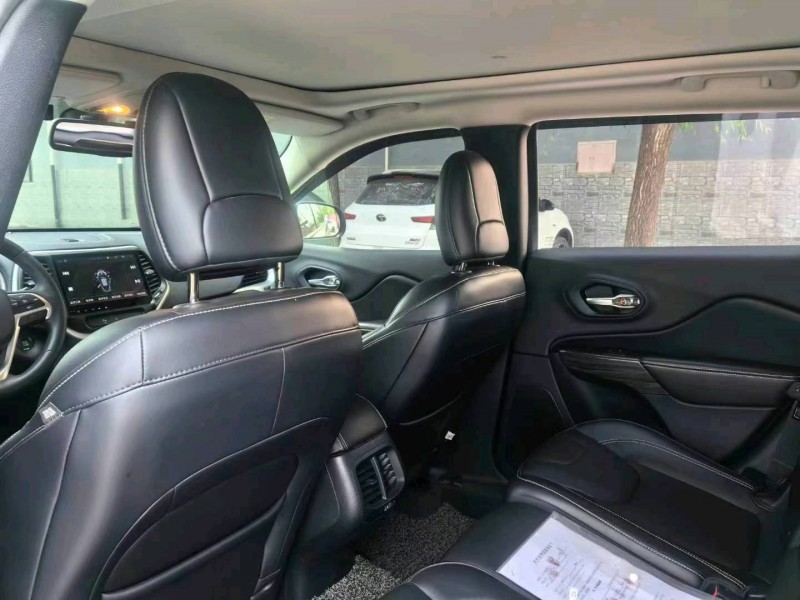 保定16年Jeep自由光7