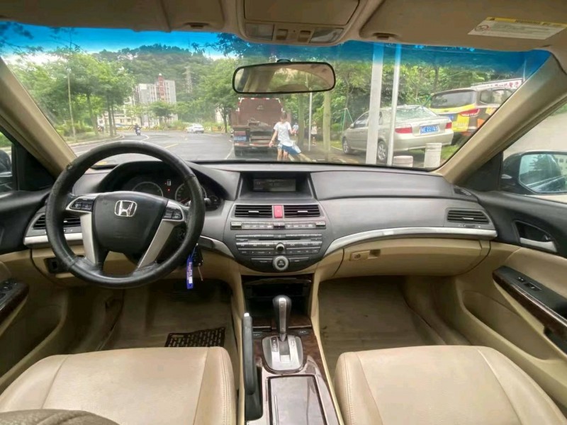 广州09年本田雅阁9