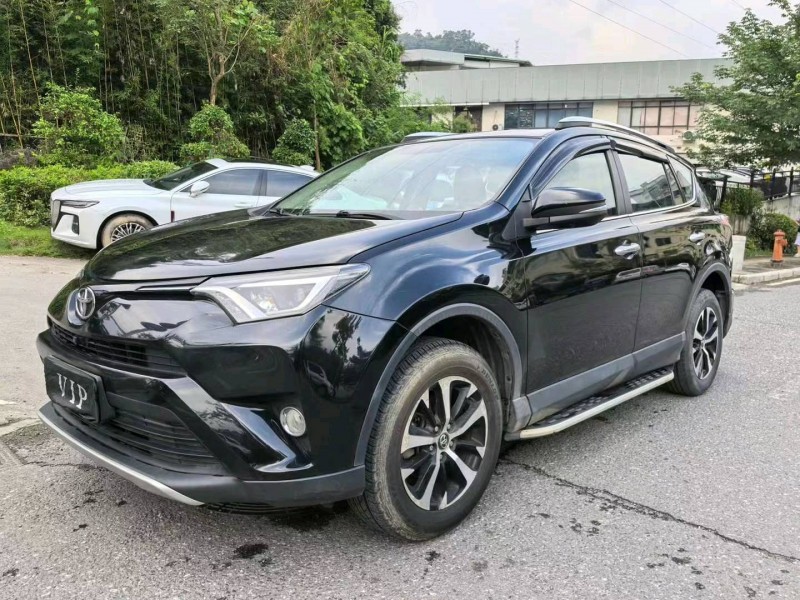 广州17年丰田RAV42