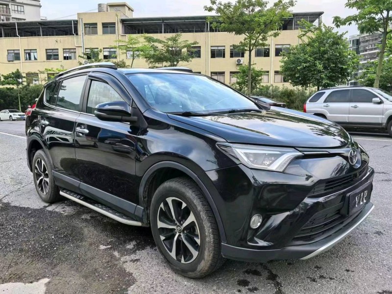 广州17年丰田RAV43