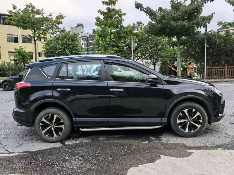 广州17年丰田RAV44