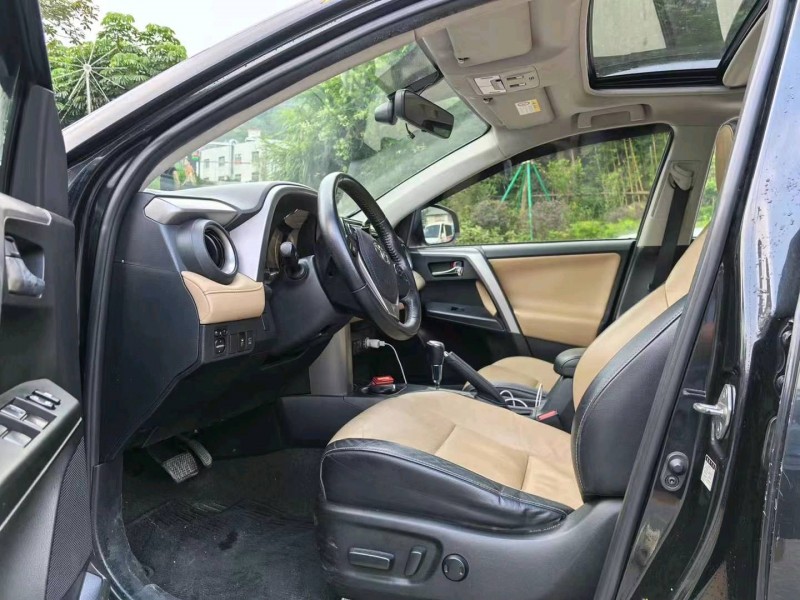 广州17年丰田RAV47
