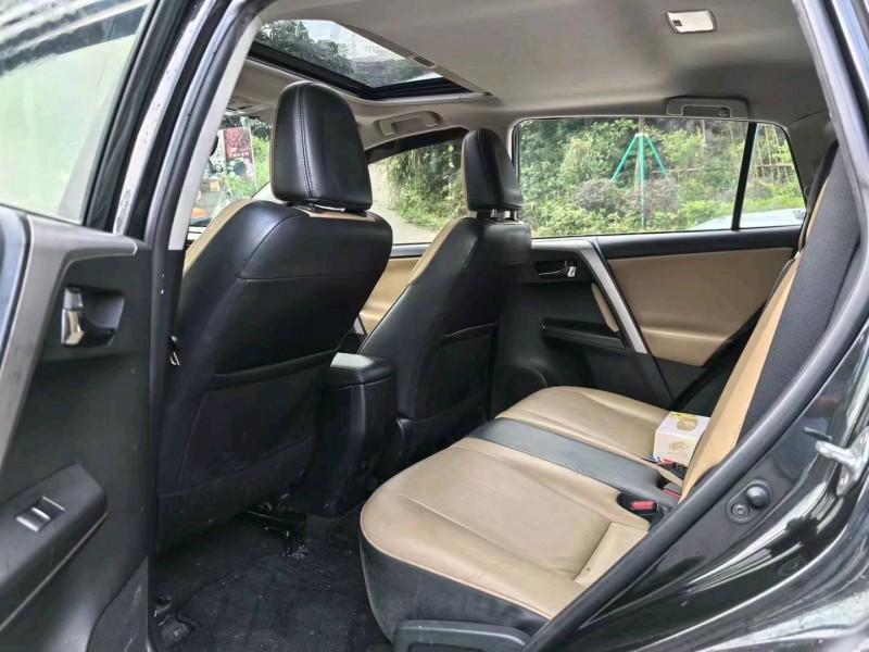 广州17年丰田RAV48