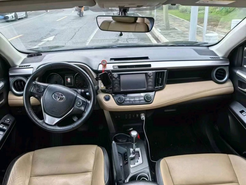 广州17年丰田RAV49