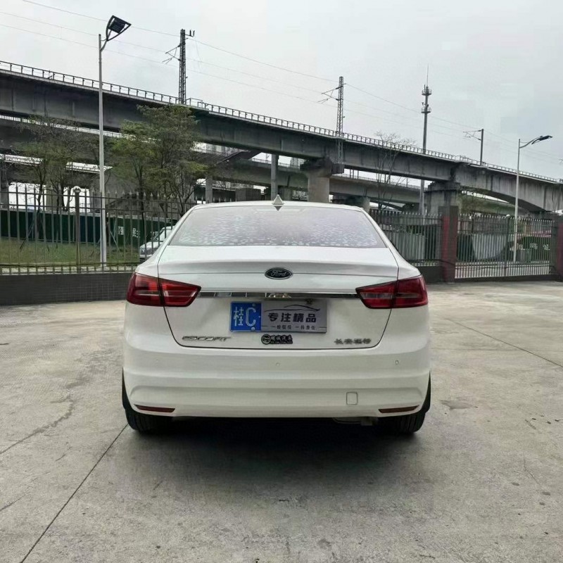 佛山16年福特福睿斯9