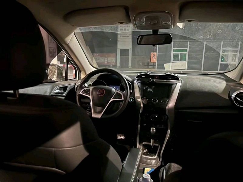 东营17年比亚迪元8