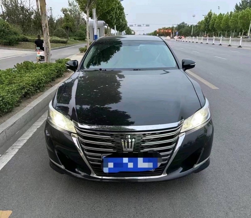 东营16年丰田皇冠1