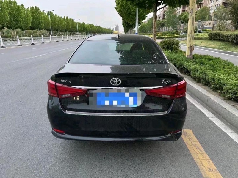 东营16年丰田皇冠5