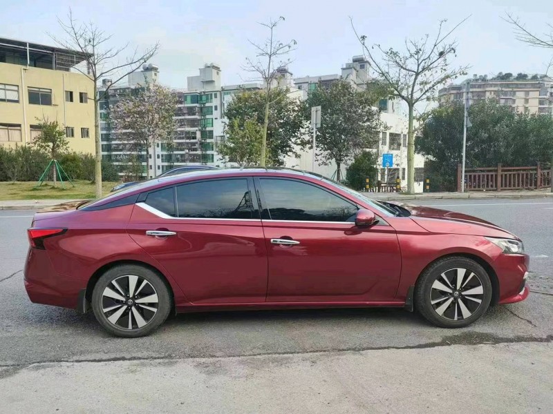 广州20年日产天籁4
