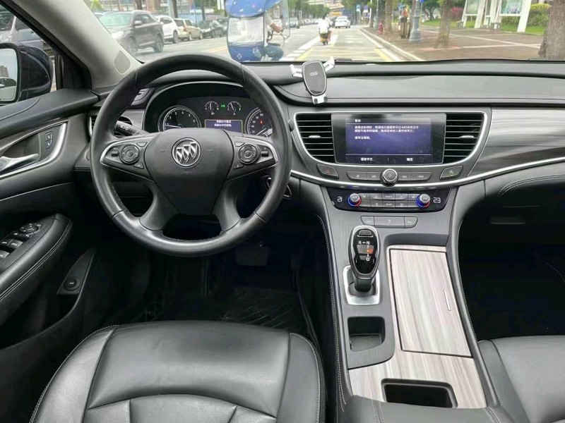 汕头20年别克君越8