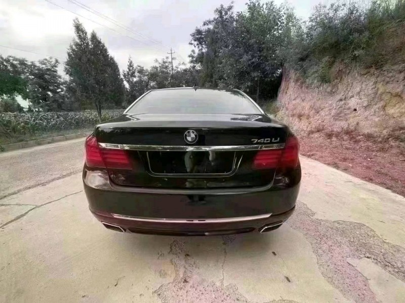 济南13年宝马7系9