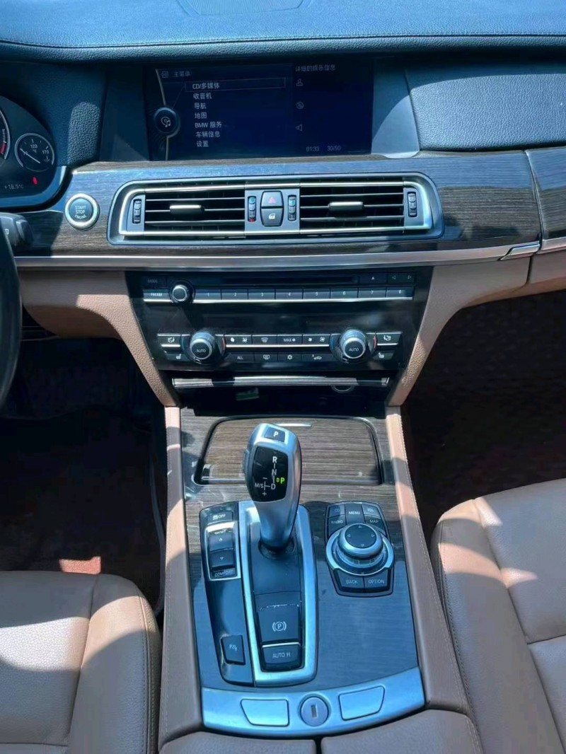 济南12年宝马7系8