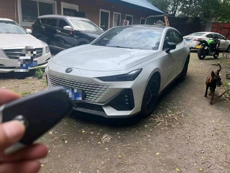 咸陽22年長安汽車UNI-V1