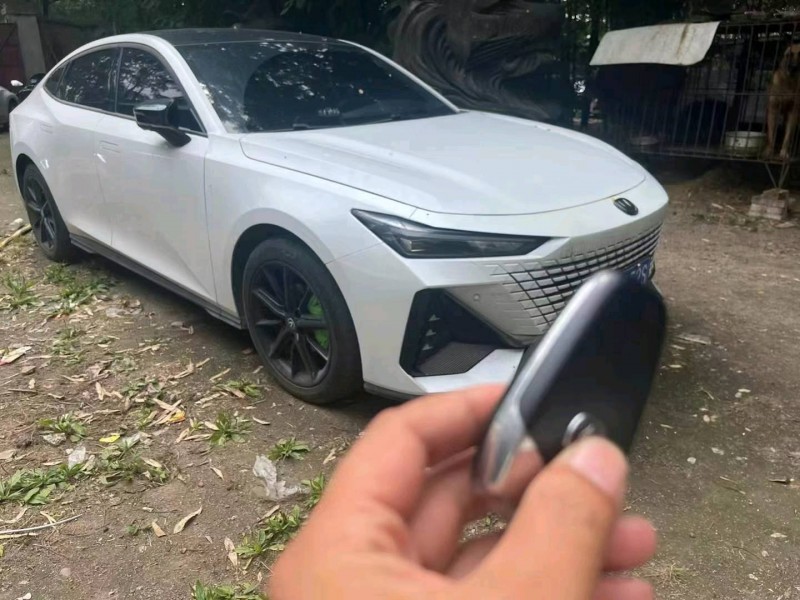 咸陽22年長安汽車UNI-V2