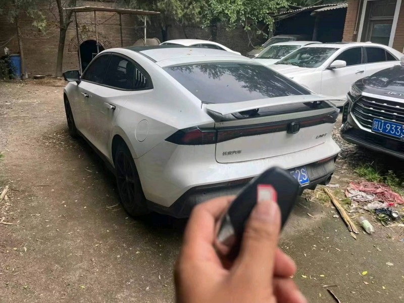 咸陽22年長安汽車UNI-V5