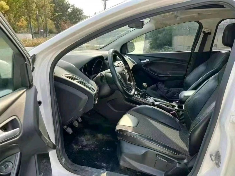 东营14年福特福克斯5