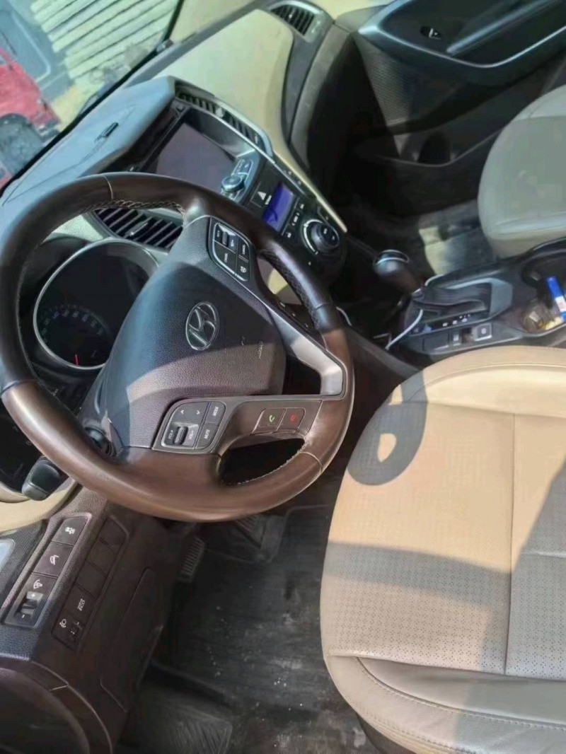 保定14年现代新胜达3